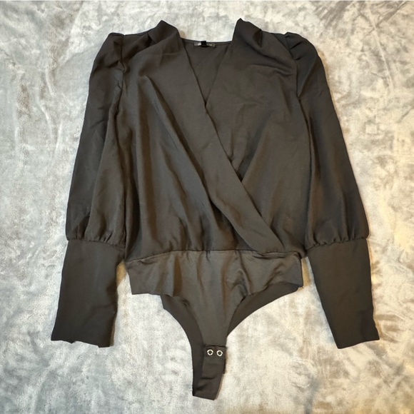 Dynamite Stylish Black Bodysuit

#1254 - Picture 1 of 8